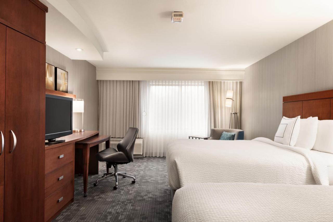 Courtyard By Marriott Potomac Mills Woodbridge Hotel Exterior foto
