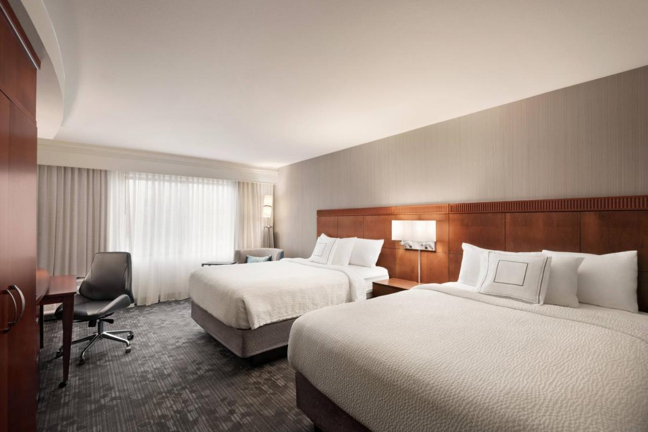 Courtyard By Marriott Potomac Mills Woodbridge Hotel Exterior foto