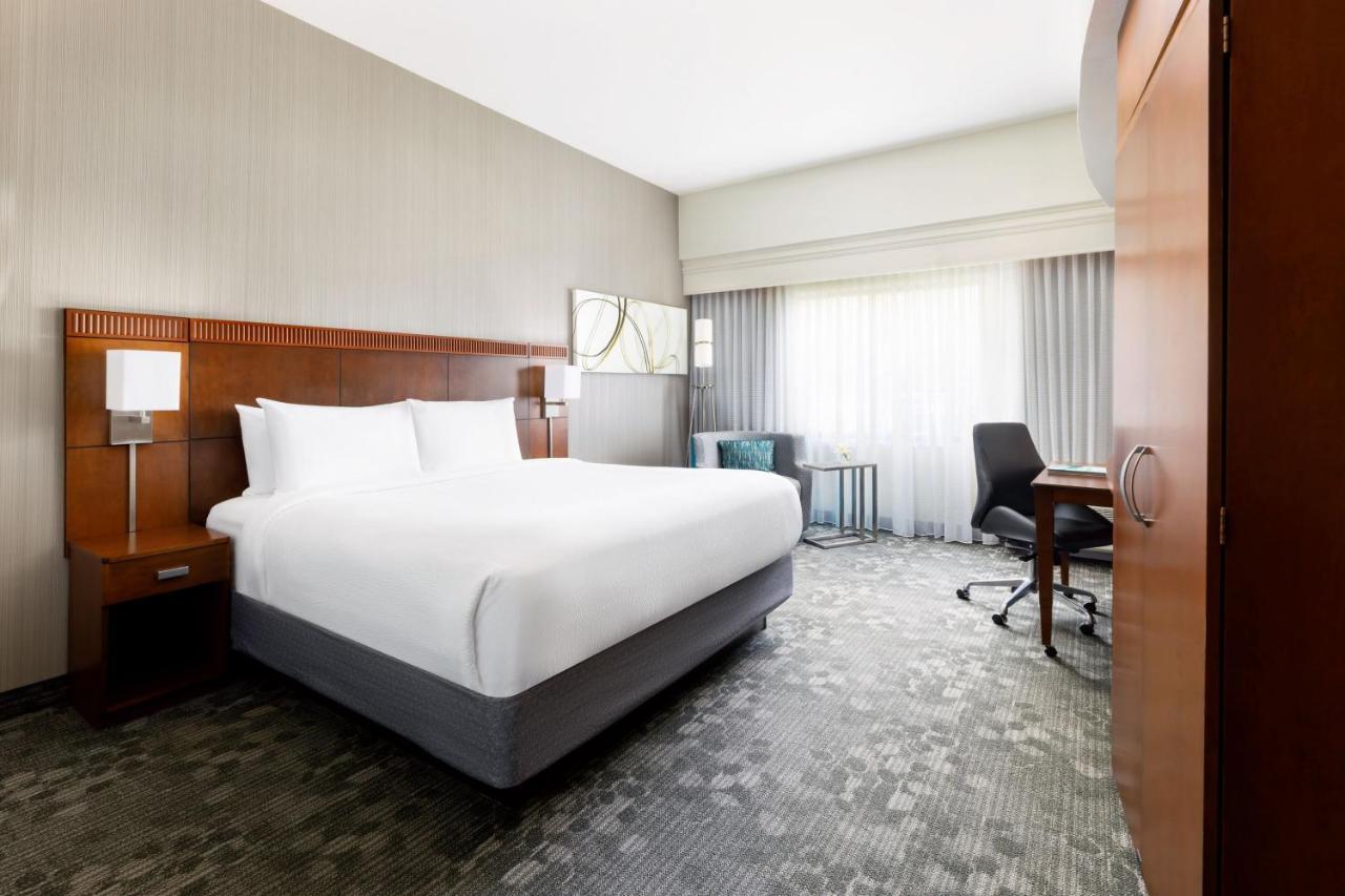 Courtyard By Marriott Potomac Mills Woodbridge Hotel Exterior foto