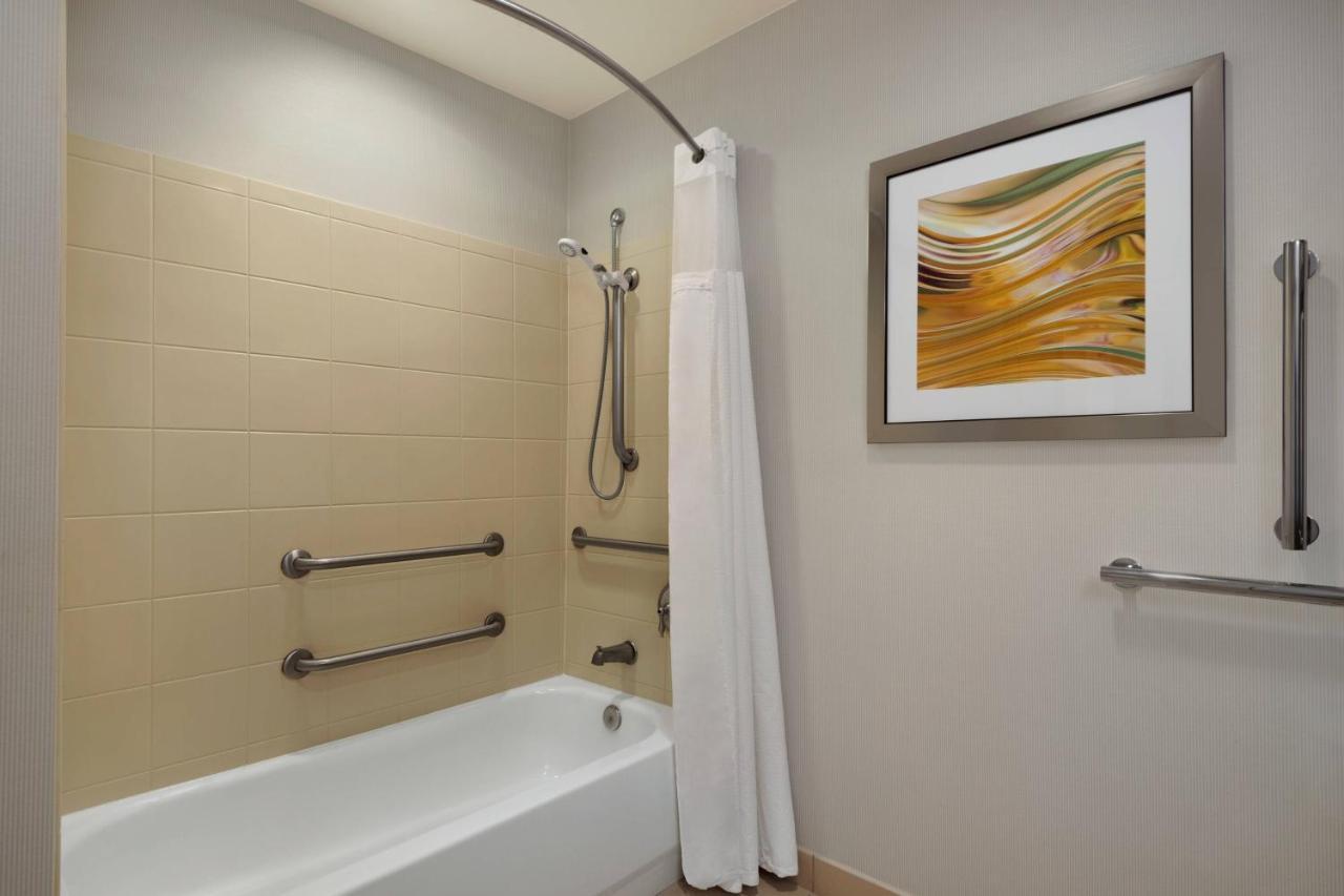 Courtyard By Marriott Potomac Mills Woodbridge Hotel Exterior foto