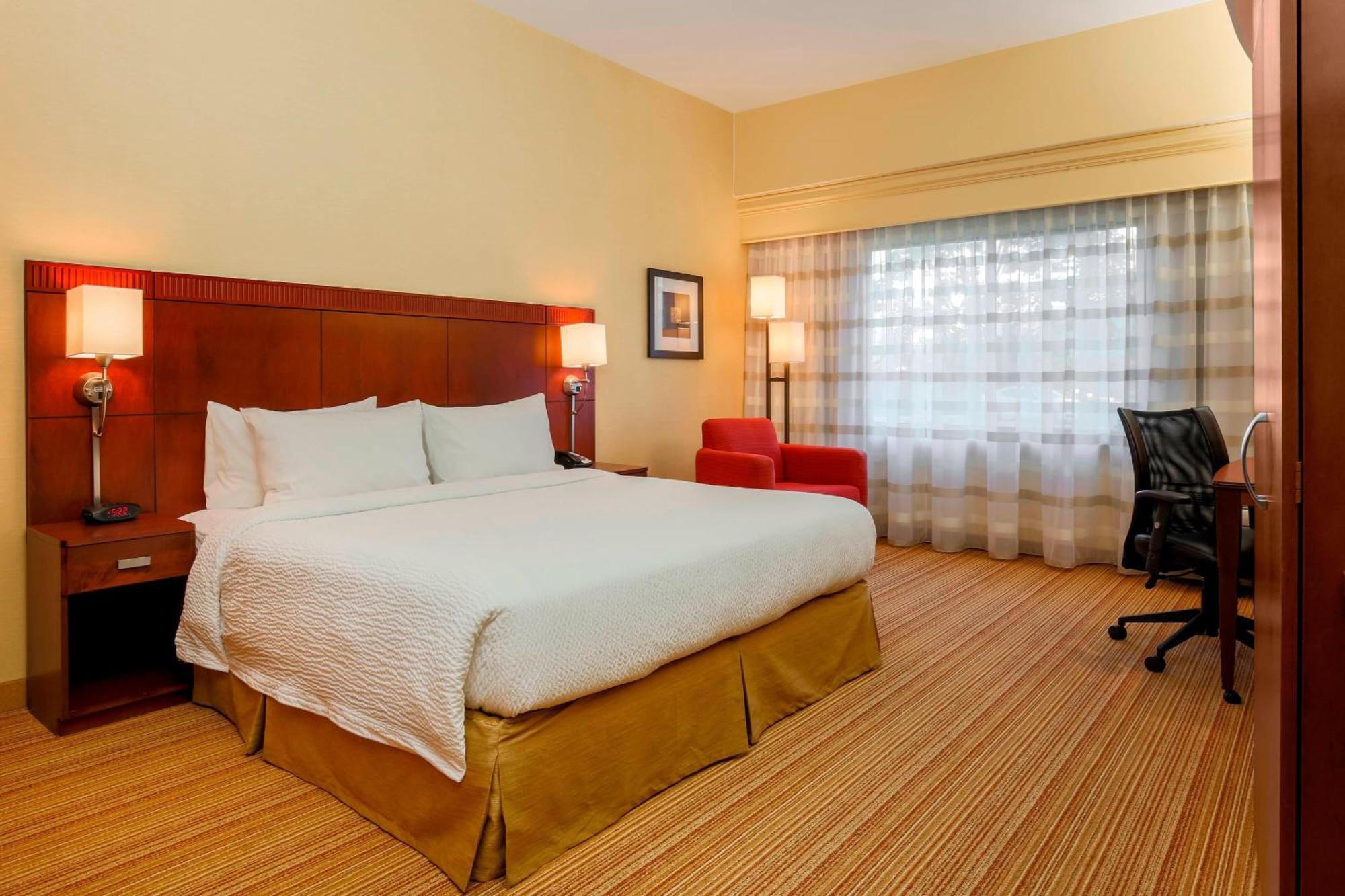 Courtyard By Marriott Potomac Mills Woodbridge Hotel Exterior foto