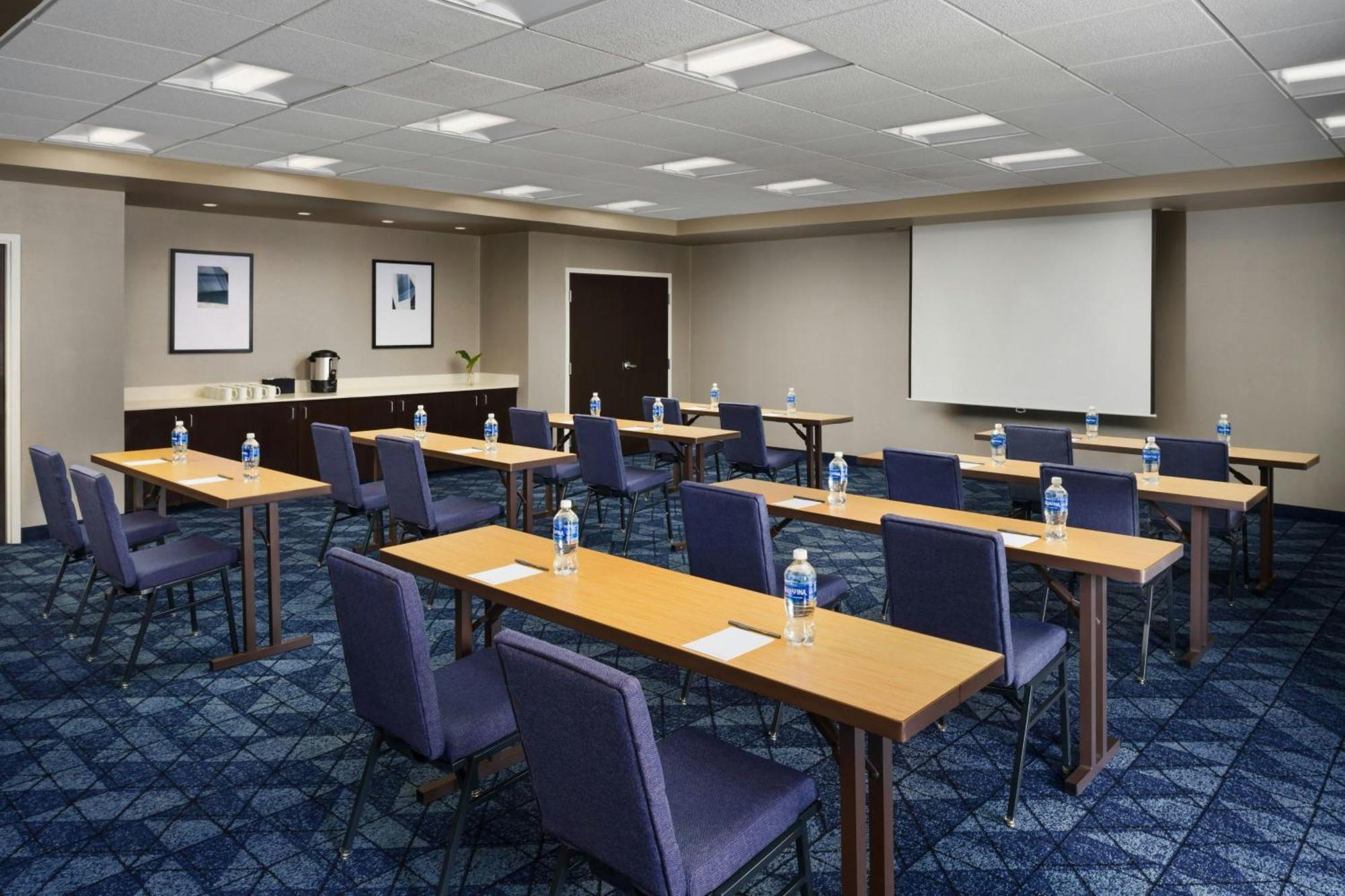 Courtyard By Marriott Potomac Mills Woodbridge Hotel Exterior foto
