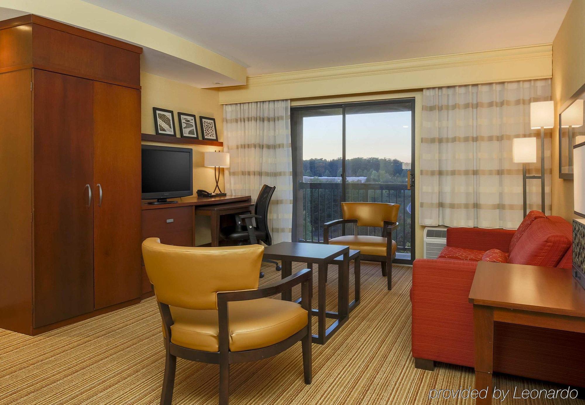 Courtyard By Marriott Potomac Mills Woodbridge Hotel Exterior foto